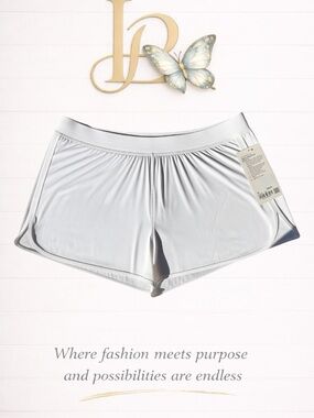 Lululemon NWT Sleek High-Rise White  2” XL